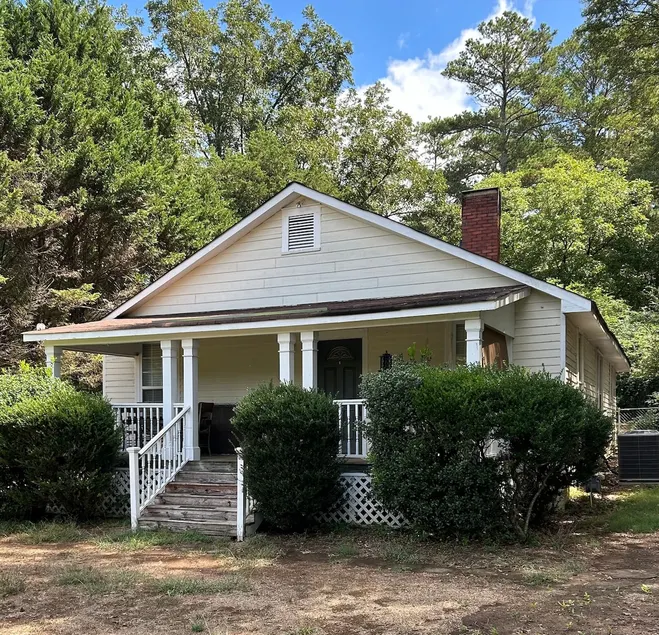 Bungalow at Lake Point - Image 1