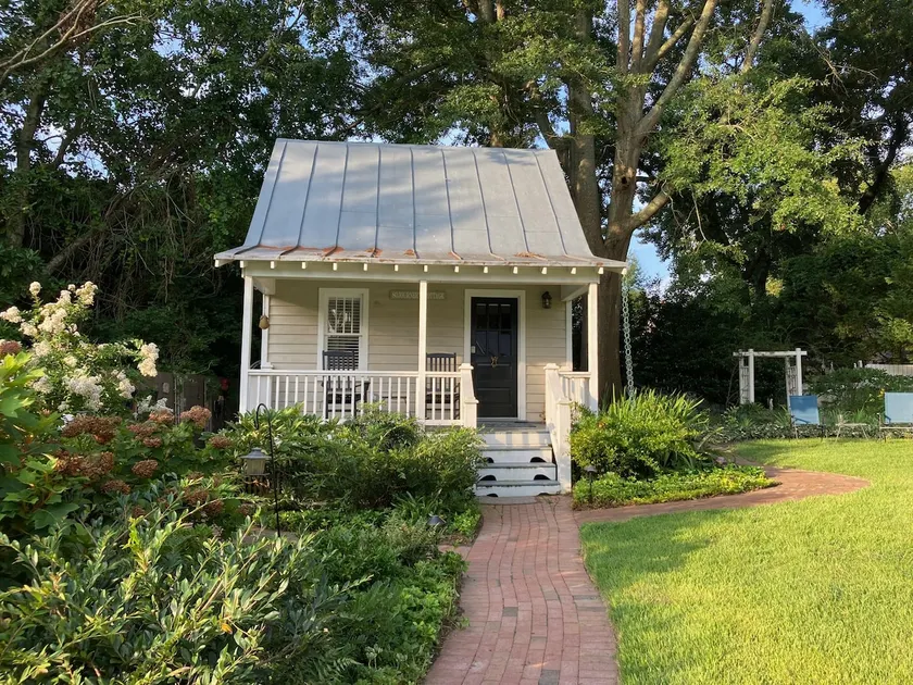Private Cabin in Backyard of Historic Home - Image 1