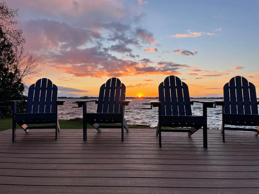 The Gatsby Getaway- a Charming Lakeside Retreat - Image 1