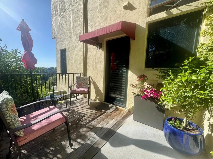 Sunset Spa Suite w/private patio, views & parking - Image 1