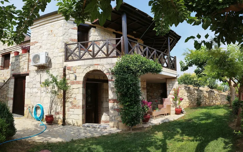 Traditional Stone House with Garden - Image 1