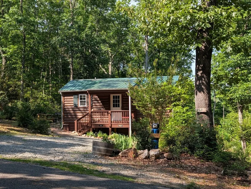 Cozy cabin for 2 w/ great mt views & walking trails! - Image 1