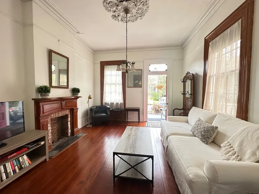 1870s Home - Short walk to FQ ferry! - Image 1