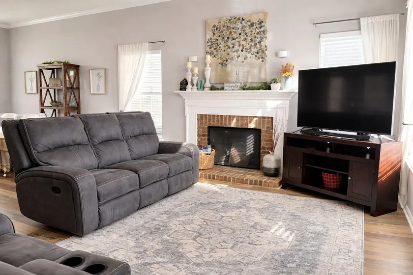 Quiet Neighborhood/Pet Friendly/Park/Pool/Trails - Image 1