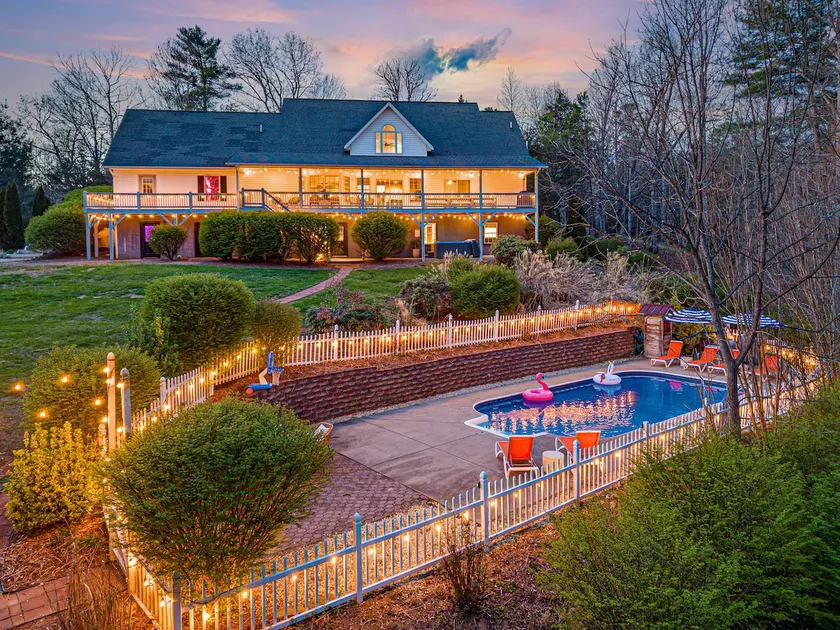 Sleeps 24: Pool, Sauna, HotTub, Theater, GameRooms - Image 1