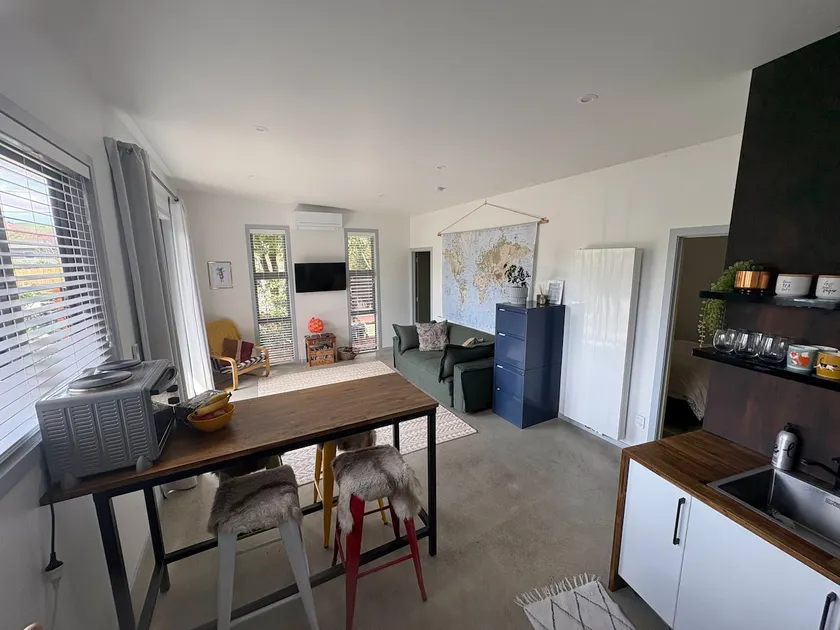 Warm modern retreat nestled by Rotorua’s Redwoods with cozy retro charm - Image 1