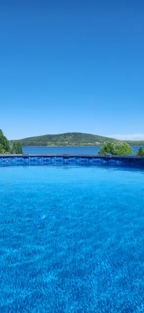 Safe Haven loft: Waterfront, Hot Tub, Pool, Kayaks - Image 1