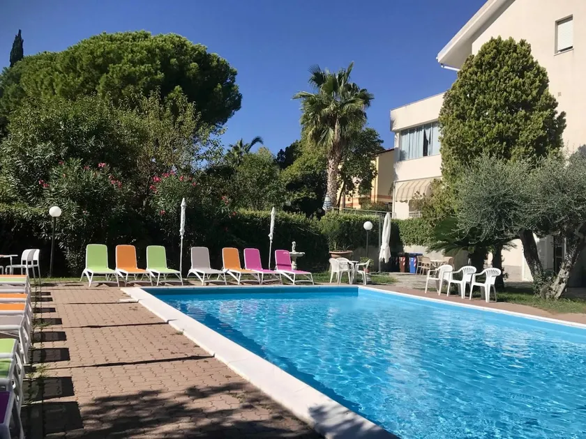 Vacation Home in Loano with Pool & Parking - Image 1