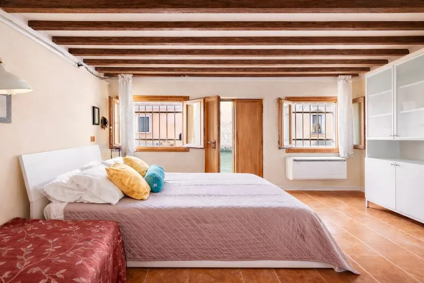 Central & Cozy Apt with Canal View | Full Kitchen - Image 1