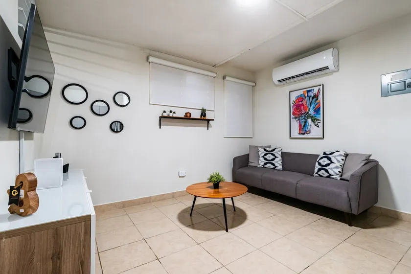 OPPORTUNITY/EXCLUSIVE APT 2 ROOM WITH KING BED - Image 1