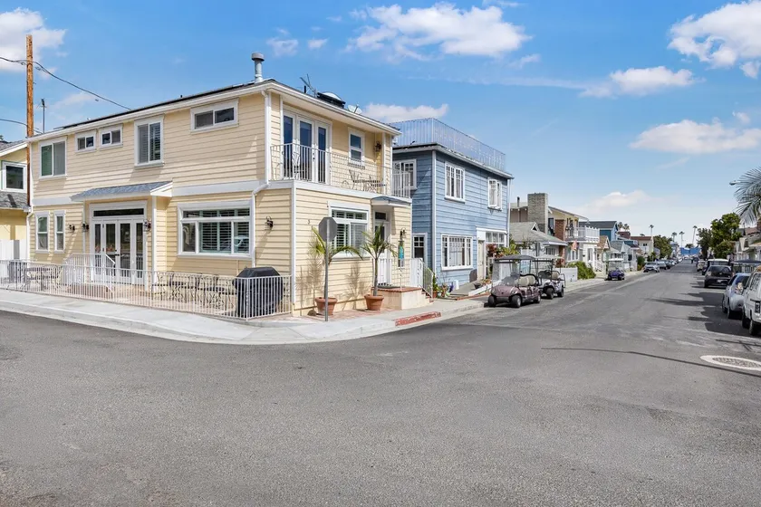 357CL: Most Popular 5bd home in Avalon! - Image 1