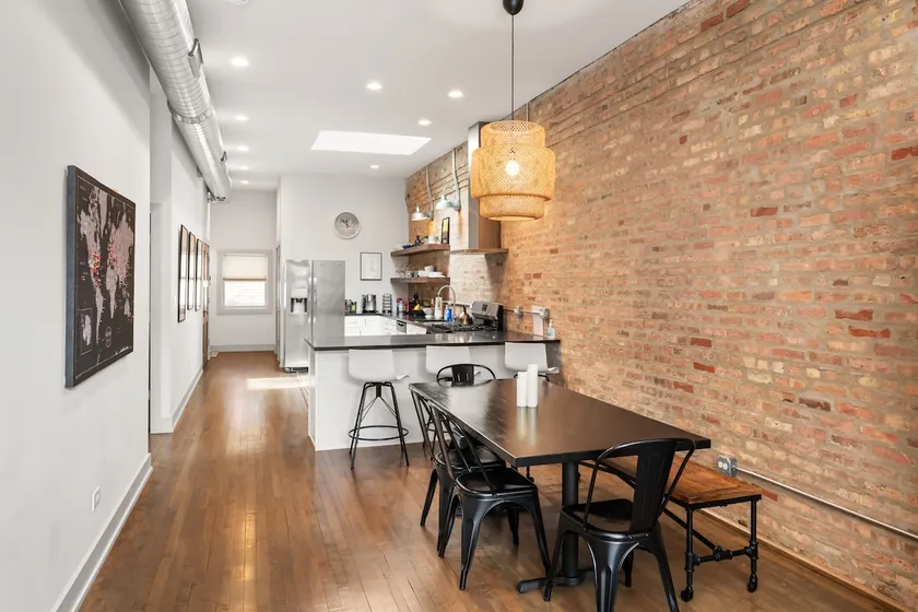 Beautiful and spacious West Loop apartment. - Image 1