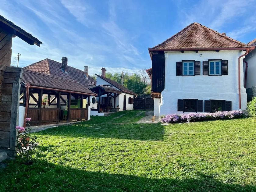 Pitvaros Guesthouse - Image 1
