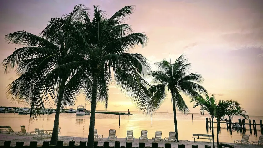 5-Star Sandy Beach Sunsets & Pool in Best Location - Image 1