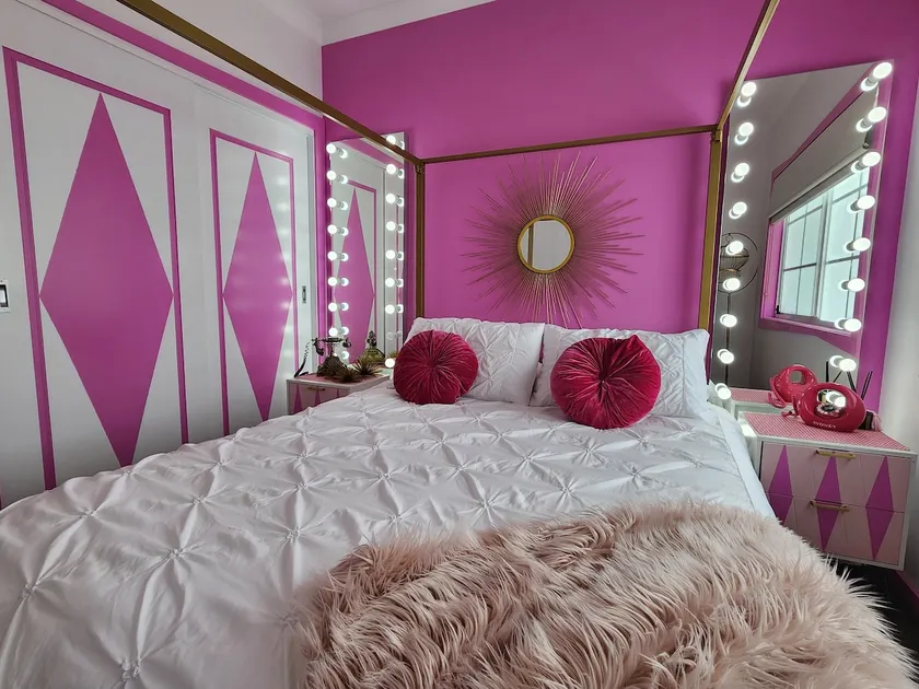Retro themed Newcastle Private Apartment with Full Amenities - Image 1