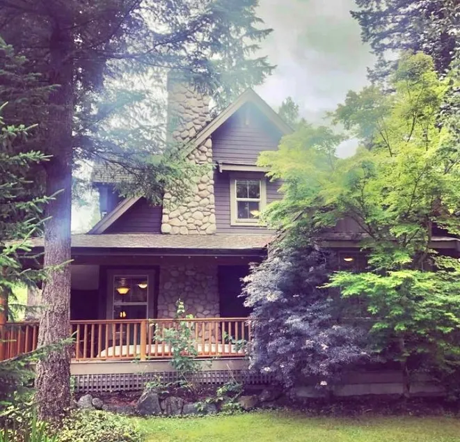 Cultus Lake Cottage w Pools HotTubs BBQ Pickleball - Image 1