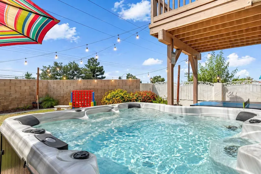 Hot Tub |Backyard|Arcades|Pool Table|BBQ|Ping Pong - Image 1