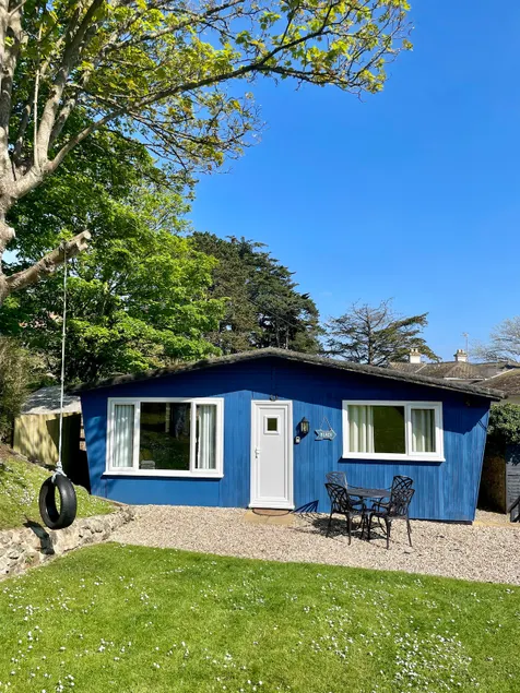 Secluded wooden bungalow on the SW coast path. - Image 1