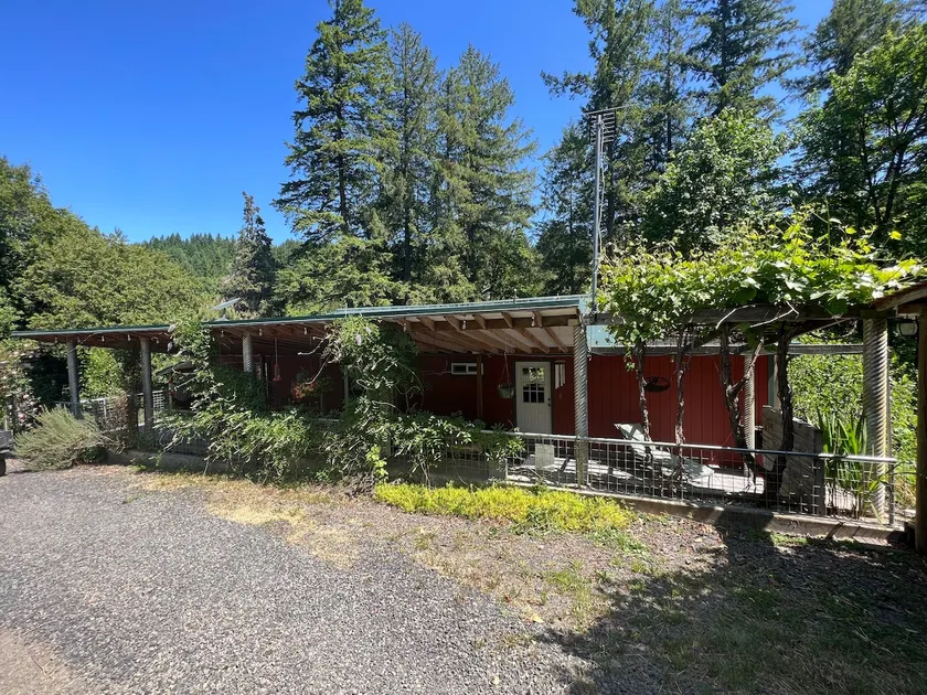 Farmhouse in vineyard and forest hot tub! - Image 1
