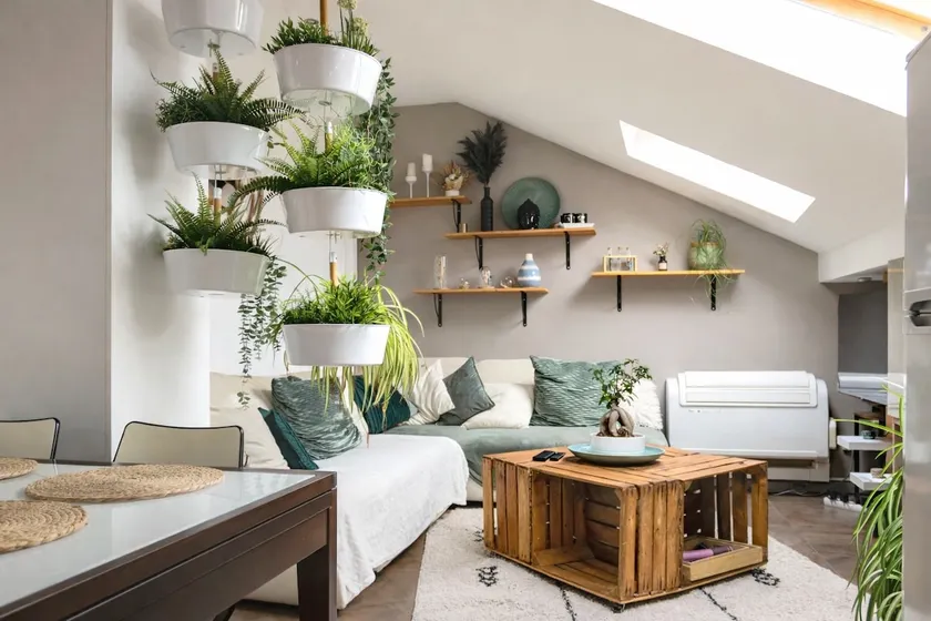 Bright, air-conditioned cozy haven under the rooftops - Image 1