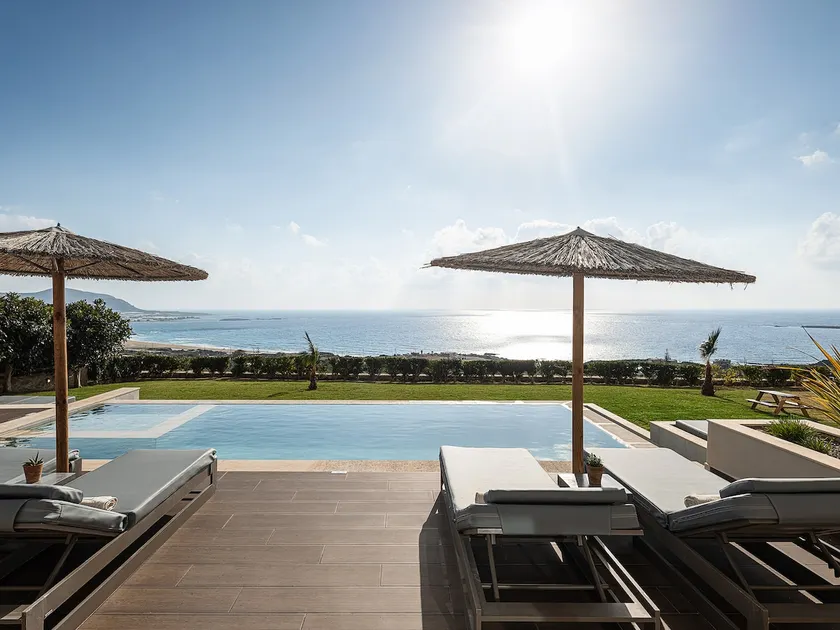 Villa Mare I Free Heated Pool Infinite Blue - Image 1