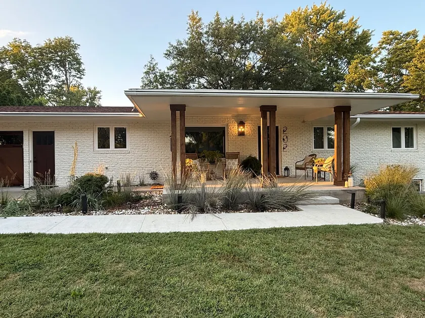 Pristine getaway for groups; 5 BR - sleeps 16+ - Image 1