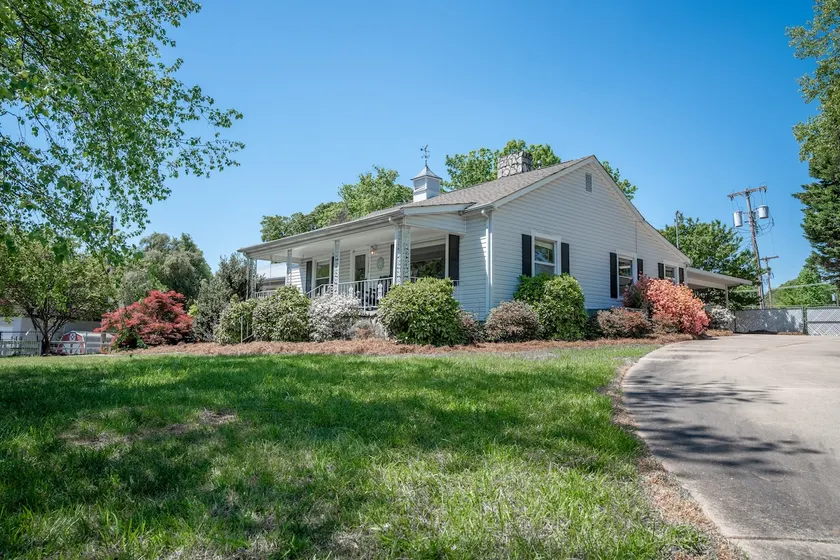 “The Cottage”. 2BR/2 Bath home. Sleeps 6 - Image 1
