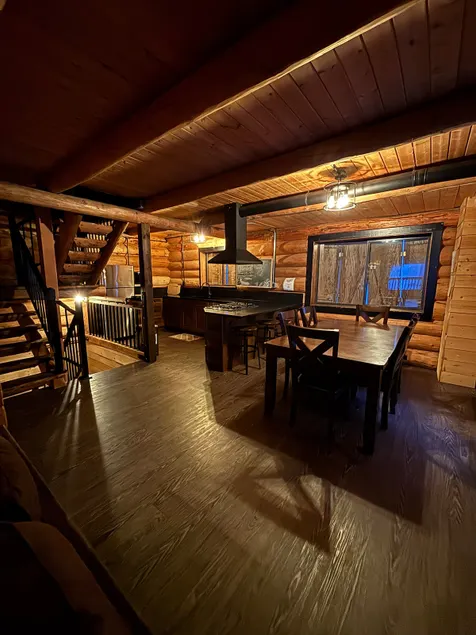 The Cozy Corner – Hot Tub, WiFi & Mountain Views - Image 1