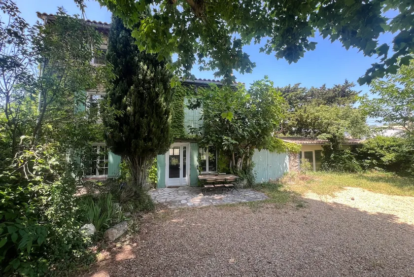 Stone house in Isle-sur-la-Sorgue - Image 1