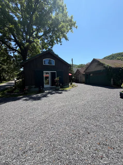 Hidden Gem Cottage — cozy escape to play or WFH - Image 1
