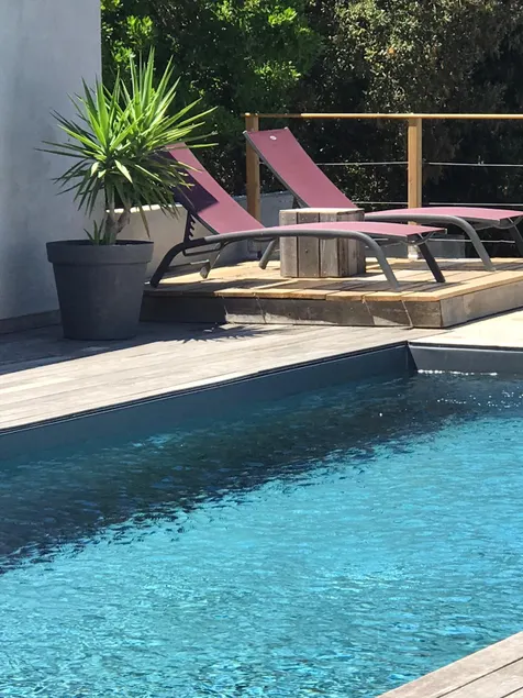 Modern apartment with pool - Image 1