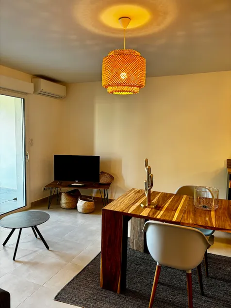 Amber 2-room apartment, mountain view - Image 1