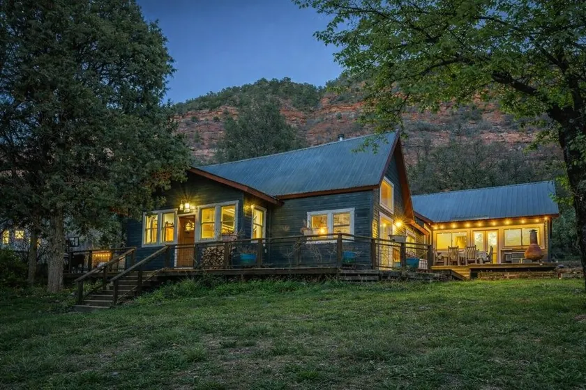 4BR Mountain Farmhouse Hot Tub & Fire Pit - Image 1