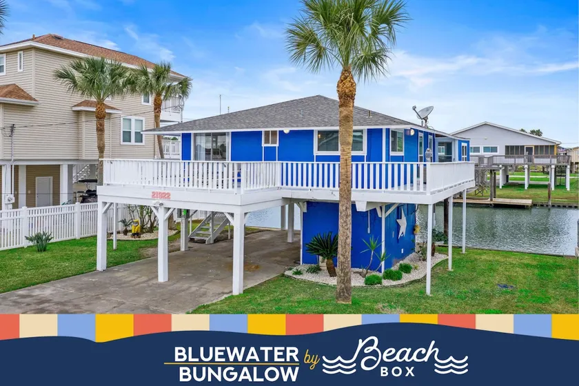Canal Front Bungalow with Screened Patio and Kayaks - Image 1