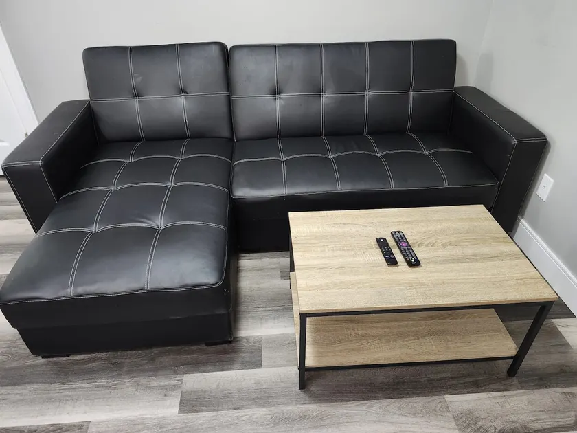 Yewande and Steve’s Place; Fully Furnished Suite - Image 1