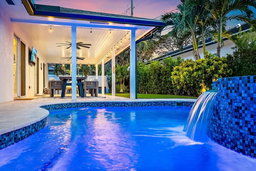Renovated Tequesta Pool Home only Minutes to Beaches, Shopping and Restaurants - Image 1