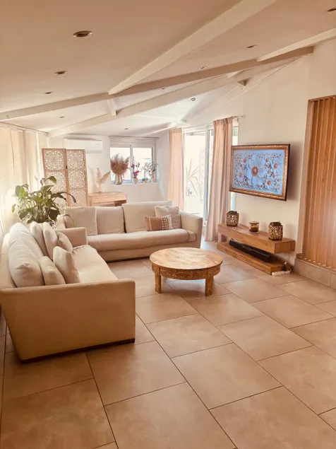 Spacious and comfortable 90 m² 3-room apartment - Image 1