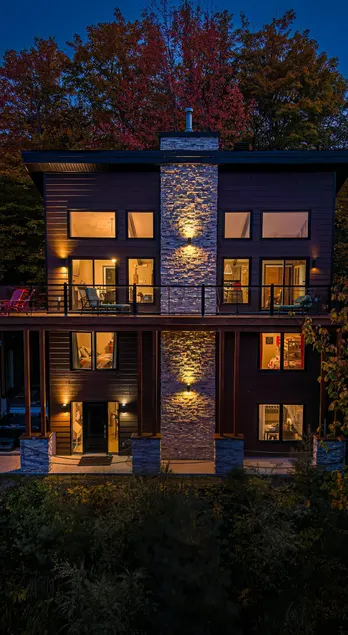 Beautiful 3000 sq. ft. chalet, navigable lake - Image 1