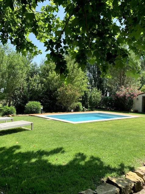 Le Mas des Vacances Provençales and its swimming pool - Image 1