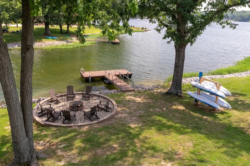 Easy-Access Dock, Kayaks & Views - Image 1