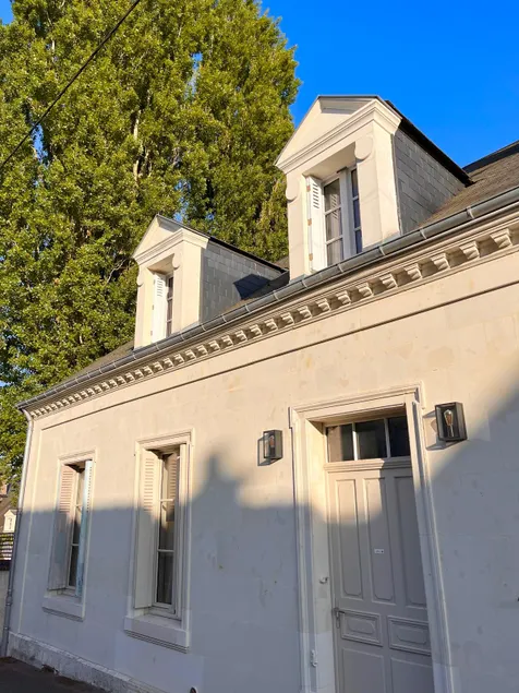 EXCEPTIONAL residence in the heart of the Châteaux - Image 1