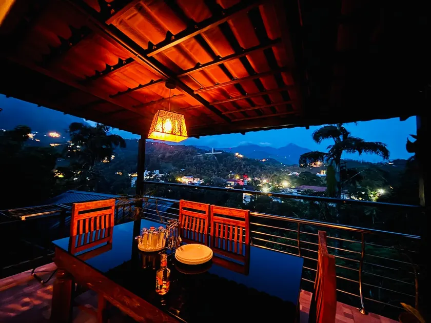 Aida Villa Luxury AC 3BHK Munnar/Misty Valley View - Image 1