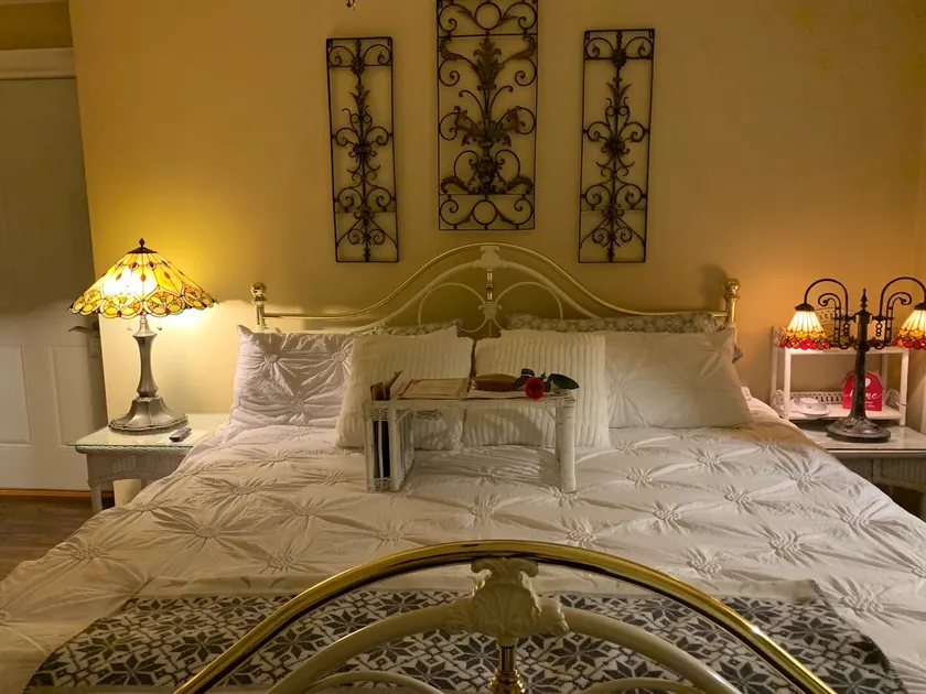 Serendipity Suite-Branson's HAPPY Experience Stay - Image 1