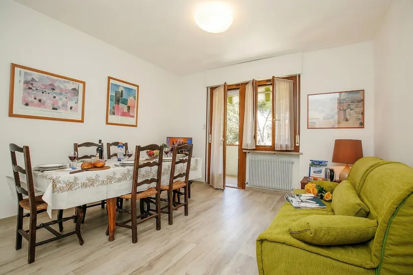 Bella Arco Apartment with Balcony - Happy Rentals - Image 1