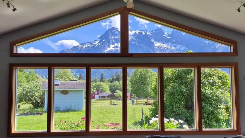 Darrington Majestic White Horse Mountain Home - Image 1