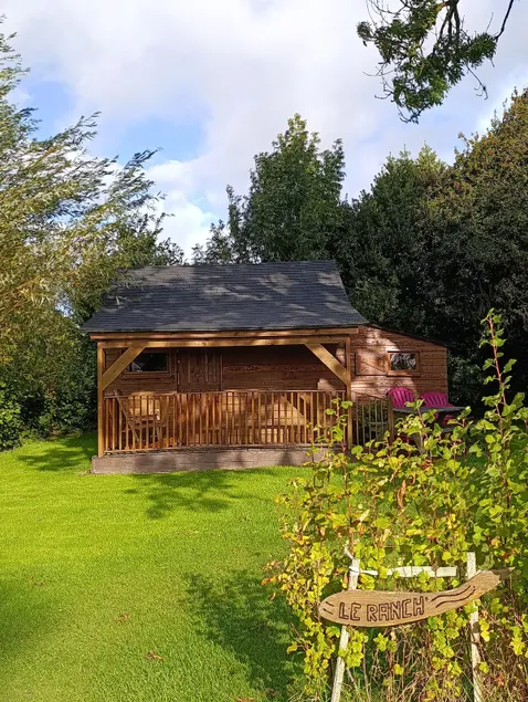 Ranch cabin, mini farm & children's games - Image 1