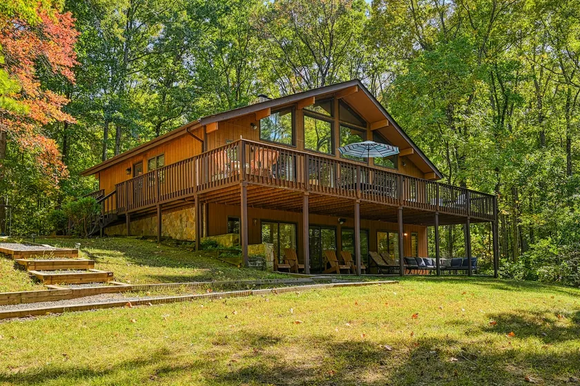 Beautiful Lakefront Home - Image 1