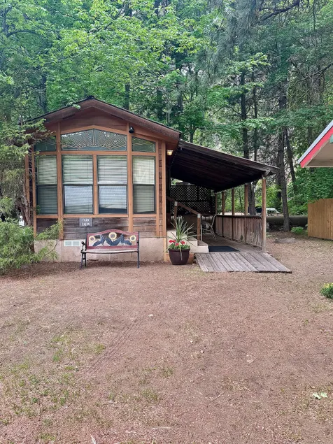 Park Cabin - Image 1