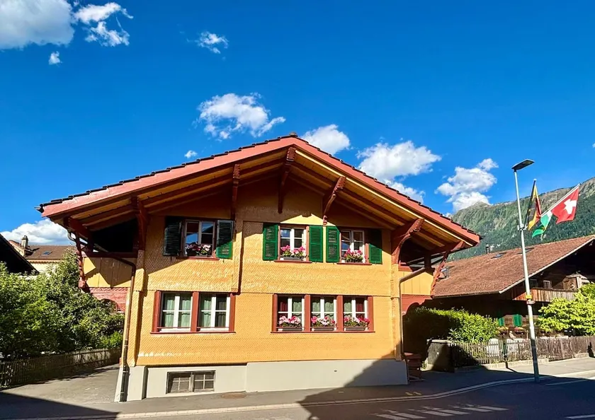 Cosy apartment in heritage protected swiss chalet - Image 1