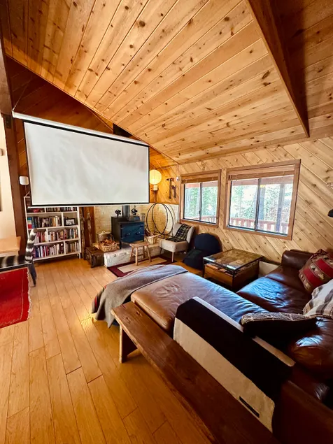 Truckee Cabin Retreat: BBQ, Projector, Sauna - Image 1